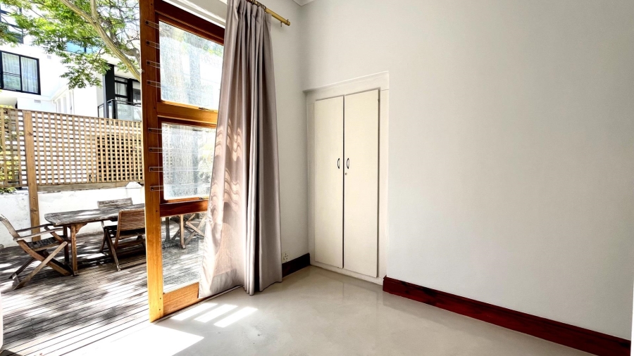 To Let 2 Bedroom Property for Rent in Sea Point Western Cape